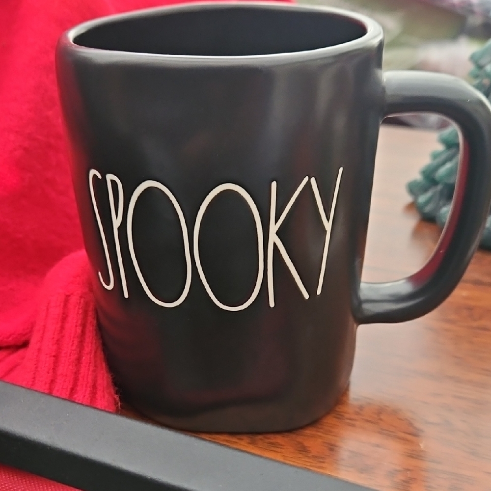 Chic Black 'Spooky' Mug